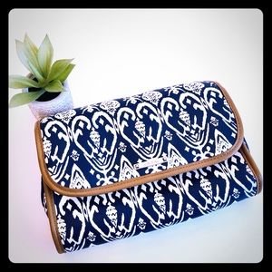 Stella and Dot Hang on Hanging Travel case/bag